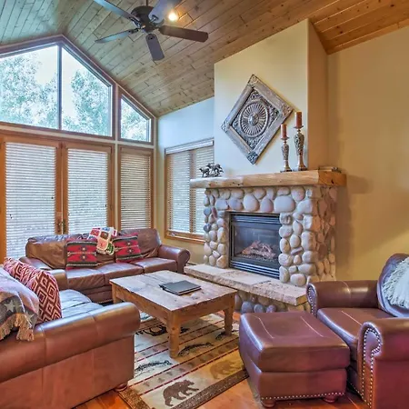 Steamboat Springs Townhome 1 Block To Ski Lifts!